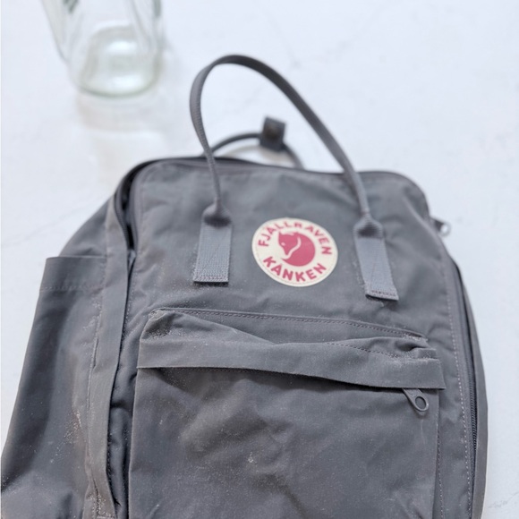 Fjallraven Kånken Charcoal Backpack - Picture 1 of 2